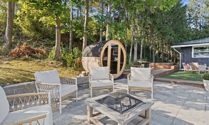 Canandaigua House | Hot tub, Sauna, Canandaigua Lake, Pool Table
