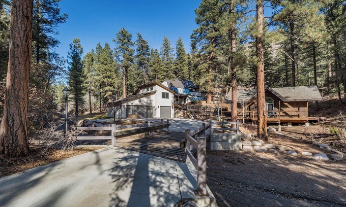 Durango House | Hot Tub | Sauna | Game Room! 5 Acres - 2 miles from Downtown