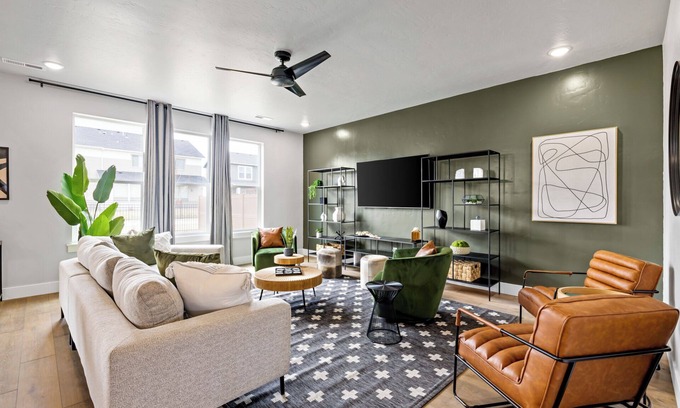 Boise House | Hot Tub-Sleeps 12-Modern Home