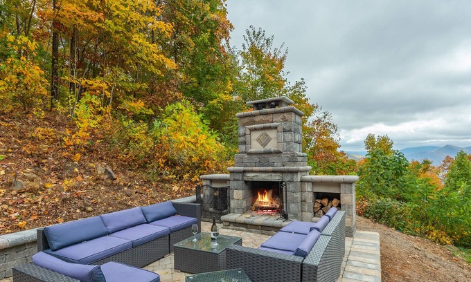 Burnsville Cabin | Hot Tub, Stunning Mtn Views, Close to town, Outdoor Fireplace & Private