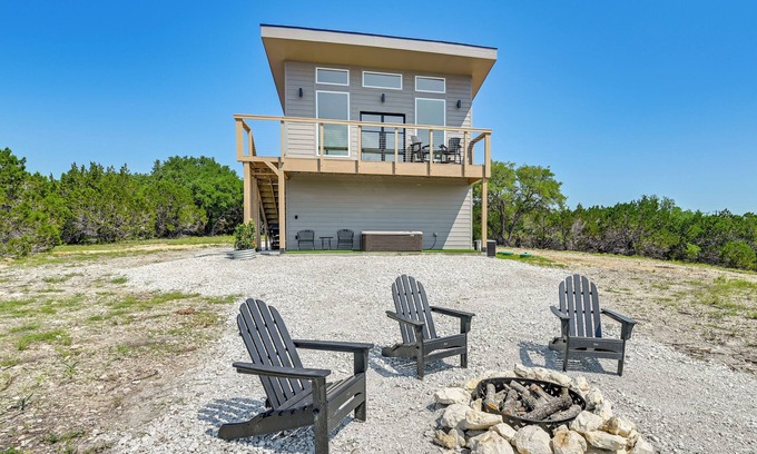 Valley Mills House | Hot Tub & Valley Views: Hidden Gem in Texas