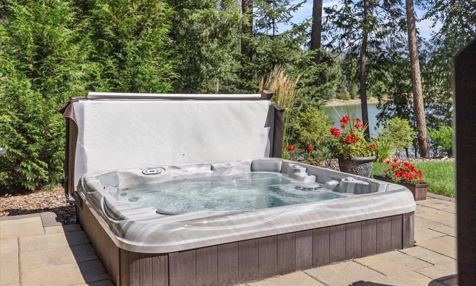 Blanchard House | Hot Tub with Lake Views |Blanchard Bliss at Stoneridge Golf Course |Indoor Community Pool|Silverwood