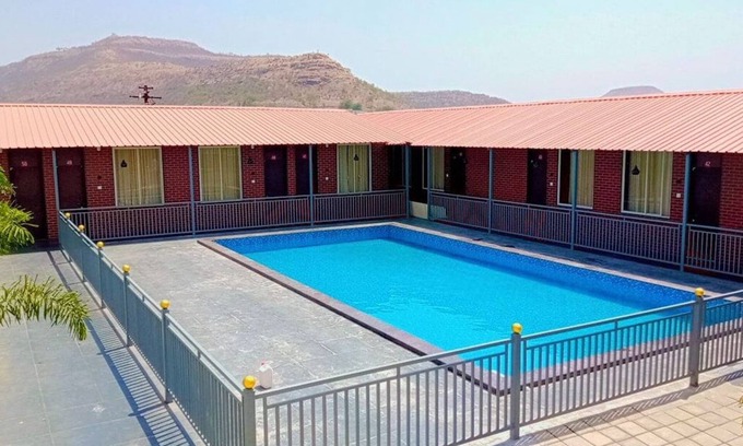 Ghodegaon Hotel | Hotel Amit Palace
