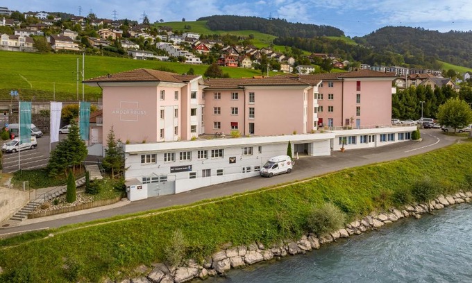 Gisikon Hotel | Hotel an der Reuss