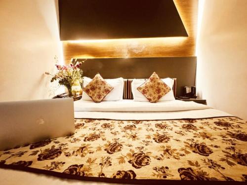 Sadar Bazaar Hotel | Hotel Bala Ji International Pure Veg