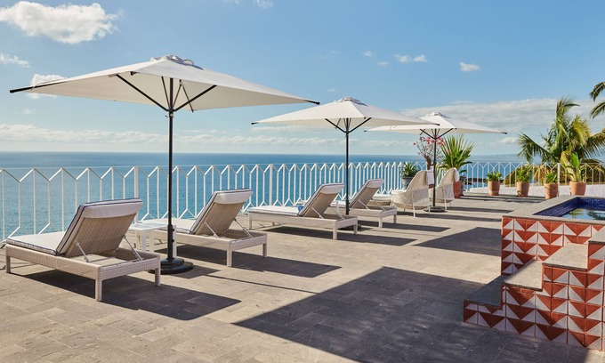 Conchas Chinas Hotel | Hotel Boutique Luxury Patio Azul