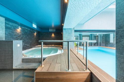 Saint-Raphael Hotel | Hotel Brise de Mer - Piscine intérieure & extérieure