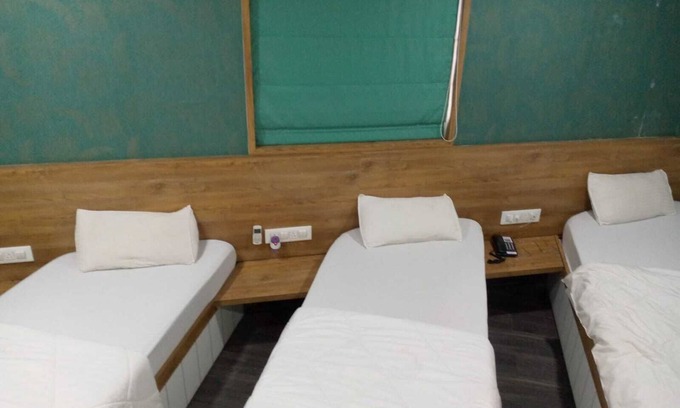 Halvad House | HOTEL CENTER POINT GUEST HOUSE