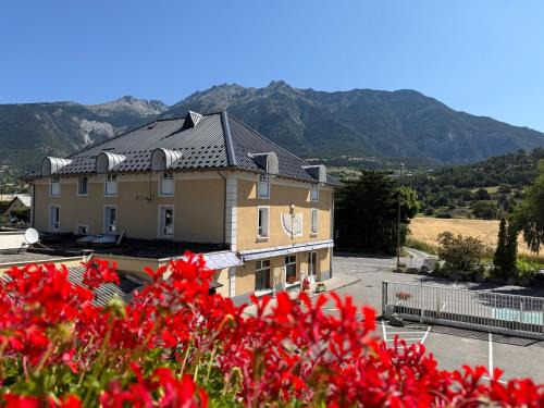 Eygliers Hotel | HOTEL DE LA GARE