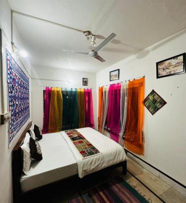 Amar Sagar Pol Hotel | Hotel desert village of