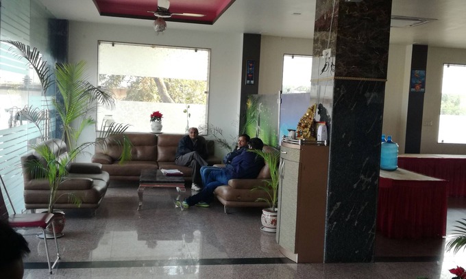 Bharatpur Hotel | Hotel Dhanraj Palace