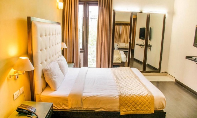 Saket Hotel | Hotel Diamond Tree Saket