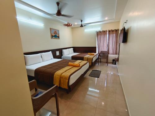 Tirupati Hotel | Hotel DKR Grand