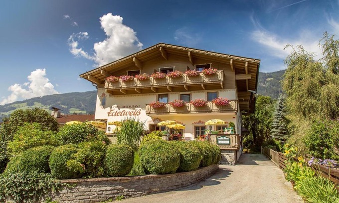 Fuegen Hotel | Hotel Edelweiss