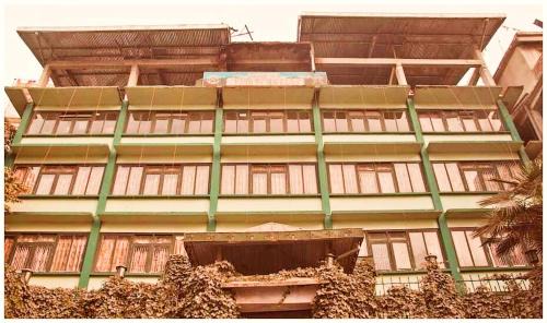 Charbagh Hotel | HOTEL G-S INN PREMIUM - Near Railway Station and Bus stand - A Top Rated Hotel