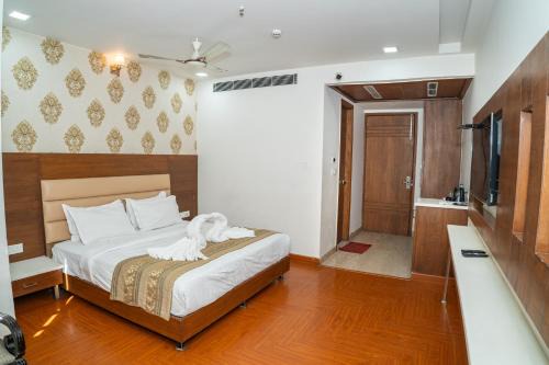 Amritsar Hotel | Hotel Grand Hridey- 20 Steps From Railway Station
