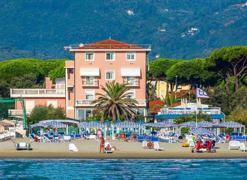 Marina di Pietrasanta Hotel | Hotel Happy