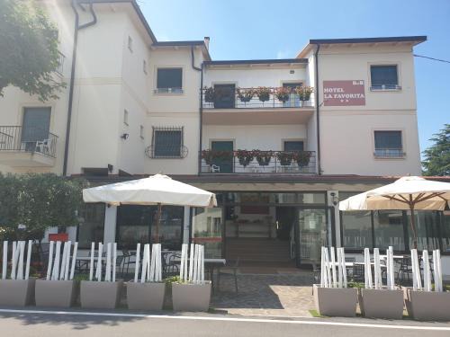 San Benedetto di Lugana Hotel | Hotel La Favorita