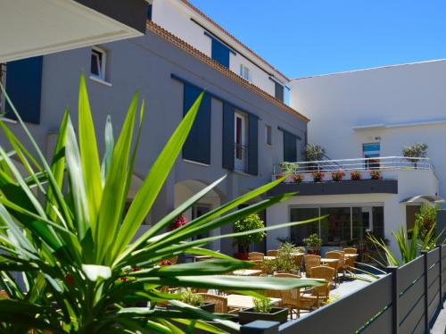 Le Grau-Du-Roi Hotel | Hotel Les Acacias