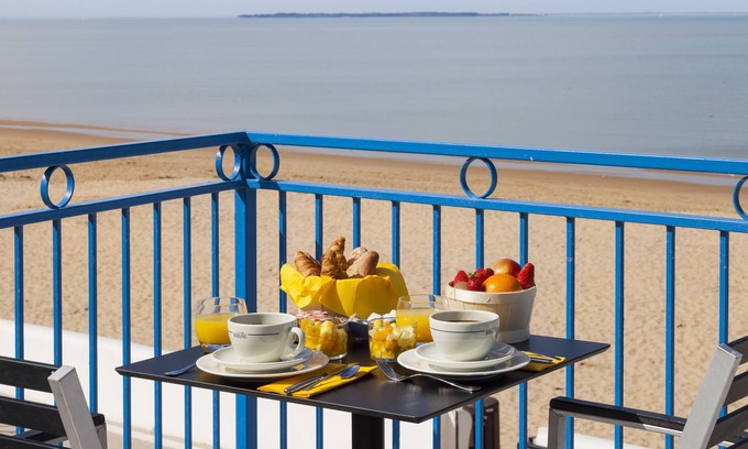 Quartier du Casino Hotel | Hotel Les Flots - Chatelaillon Plage