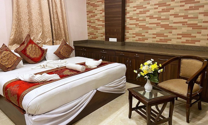 Varanasi Hotel | Hotel Midcity