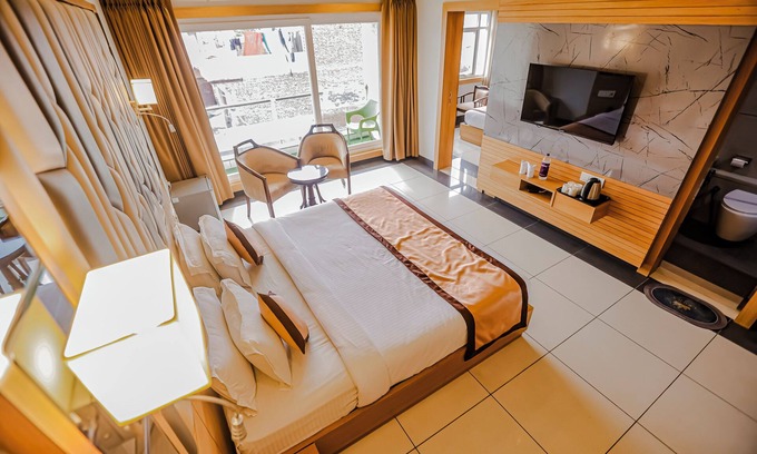 Mathura Hotel | Hotel Mukut Mani Govardhan