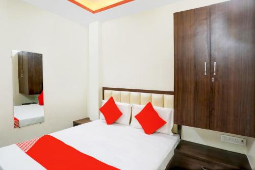 Alambagh Hotel | Hotel O PRV Hotel
