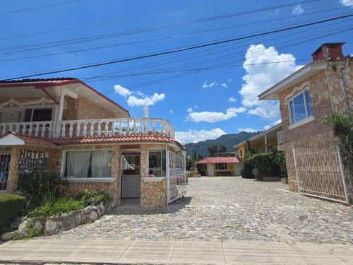 Panajachel Hotel | Hotel Paradise Inn