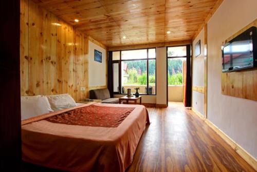 Old Manali Hotel | Hotel Premium Conifer Manali Near Hadimba Devi Temple - BEST HOTEL IN MANALI