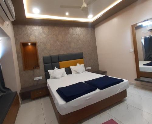 Dwarka Hotel | Hotel Purushottam
