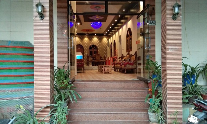 Agra Hotel | Hotel Rashmi Palace .
