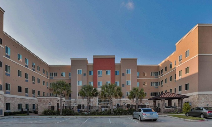 Chinatown Apartment | Hotel Room/Kitchen/Washer/Dryer/Gym/Free parking