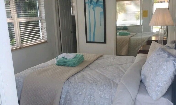 Deerfield Beach Hotel | Hotel Room Steps from the BEACH!