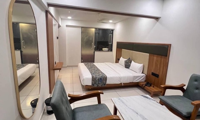 Rajkot Hotel | Hotel Royal Manor-Rajkot