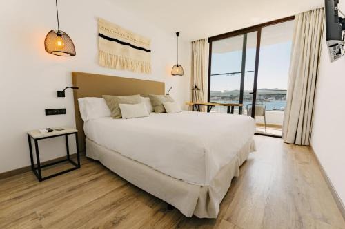 Sant Antoni de Portmany Hotel | Hotel Sa Clau by Mambo