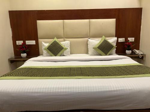 Old Delhi House | Hotel Sapphire Dx 1 Minutes Walking Distance From New Delhi Railway Station