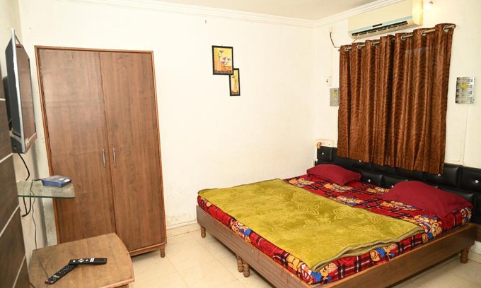 Khatri Park Housing Society Hotel | hotel sumant palace