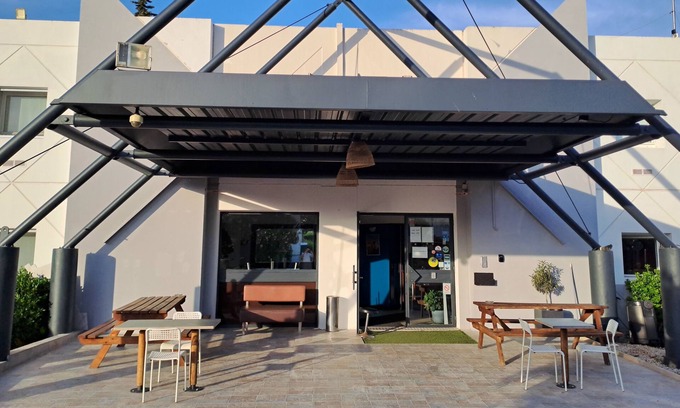 Frontignan Hotel | Hotel Thania
