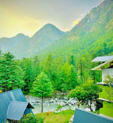 Kasol House | Hotel Vansh-A hotel with private Lawn and Parking