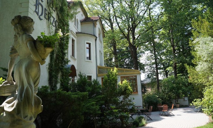 Weisser Hirsch Hotel | Hotel Villa Herzog