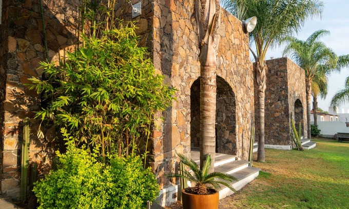 El Pueblito Hotel | Hotel Villa Mexicana Golf Resort