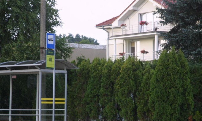 Olsztyn House | Hotelik Likusy - przy plaży nad jeziorem Ukiel z bezpłatnym prywatnym parkingiem i klimatyzacją