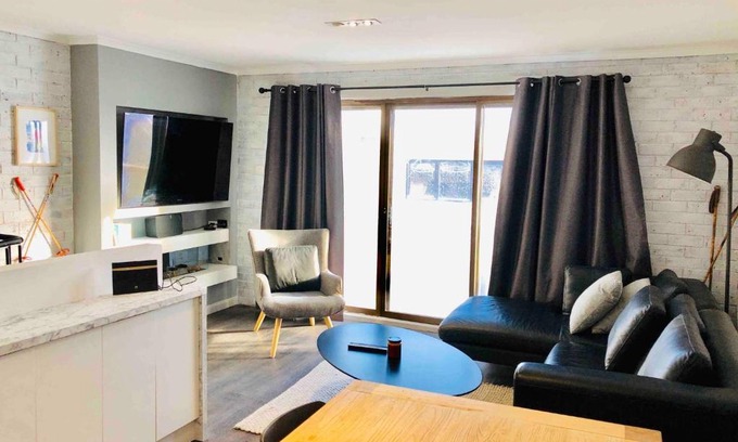 Hotham Heights Apartment | Hotham 3 Bedroom Apt - 24 Lawlers