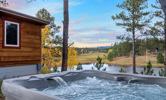 Custer Apartment | Hottub Hideaway: Firepit + Sauna + Views + Wildlife