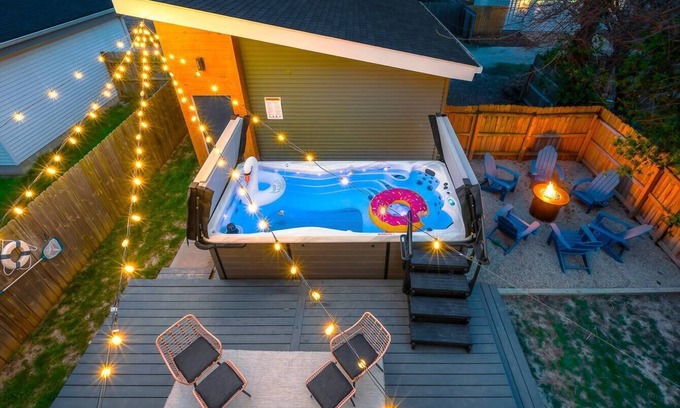 Indianapolis House | HotTub/Pool~Arcade Games~Fountain Sq~Great for groups~10 Min to Lucas Oil