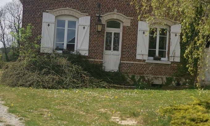 Coucy-le-Chateau-Auffrique House | House with castle view