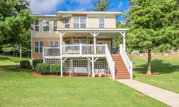 Leesburg House | House # 08 Dock of the Bay (no pets) private pier