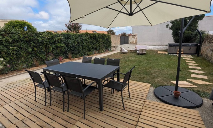 Jard-sur-Mer House | House - 10 minutes walk from the sea - 10 people with Spa