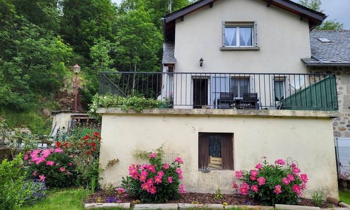 Mandailles-Saint-Julien House | House 3 nights minimum.