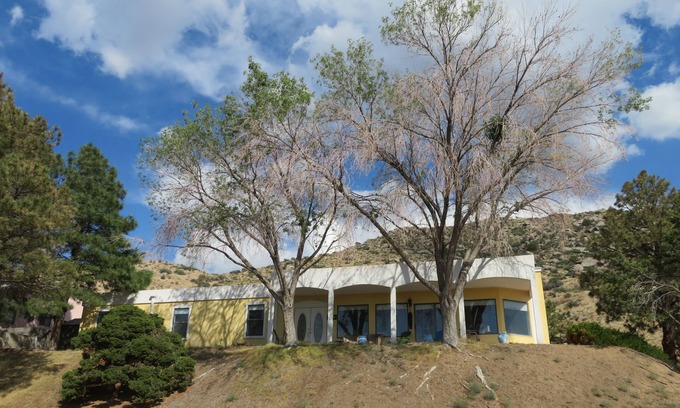 Northeast Heights House | House against the Sandia mountains